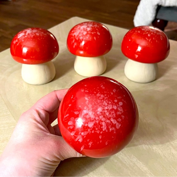 🍄Cute Groovy Red Crème Ceramic Stoneware Glazed Home Decor Fine Art Mushrooms🍄 - Picture 7 of 7